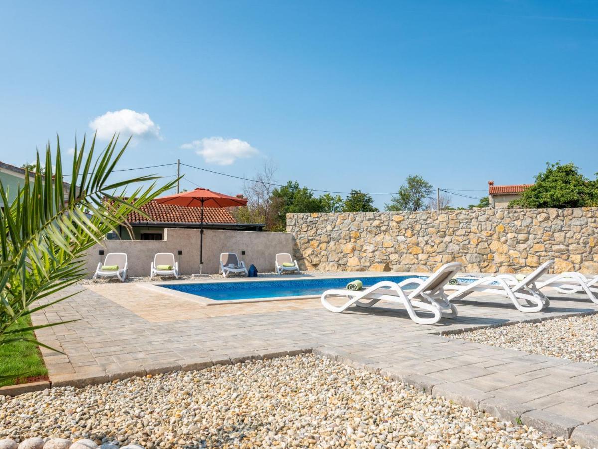 Tranquil Holiday Home In Labin With Private Swimming Pool Rum bild